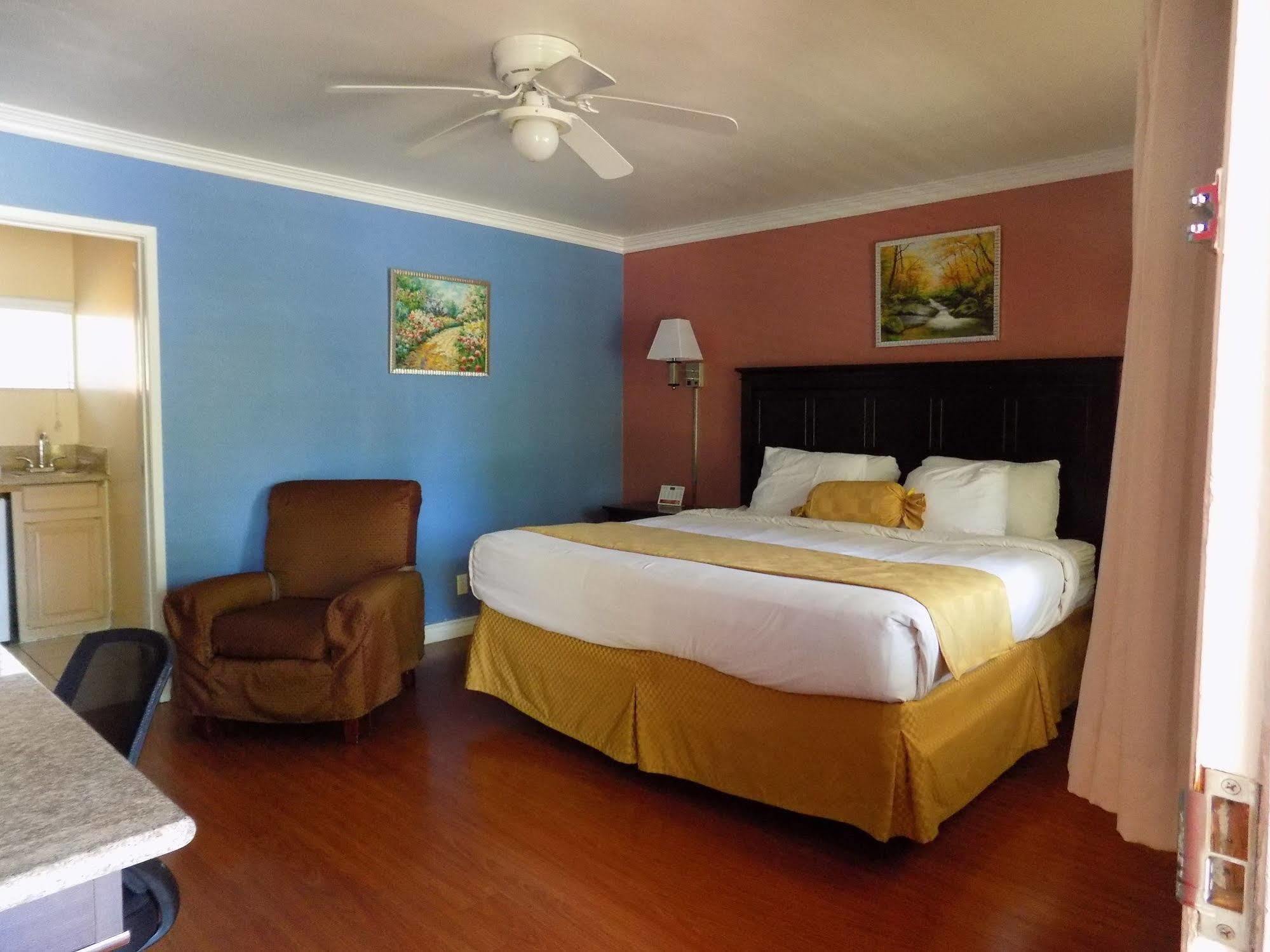 Rose Garden Motel 2*